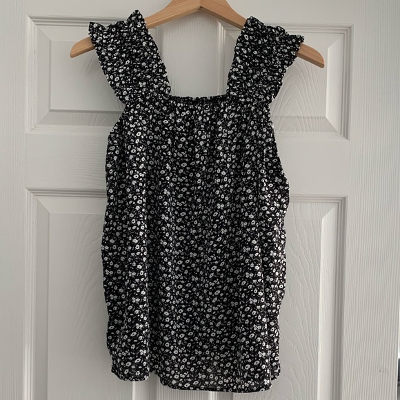 Black and White Top with Smocked Sleeves NWOT - Picture 3 of 9